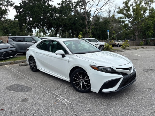 Vehicle image 4 of 19