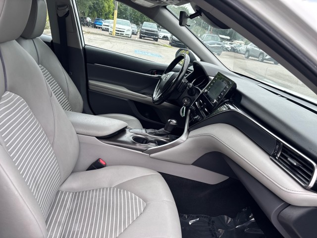 Vehicle image 13 of 19