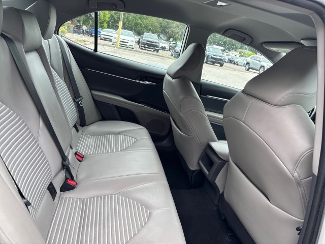 Vehicle image 11 of 19