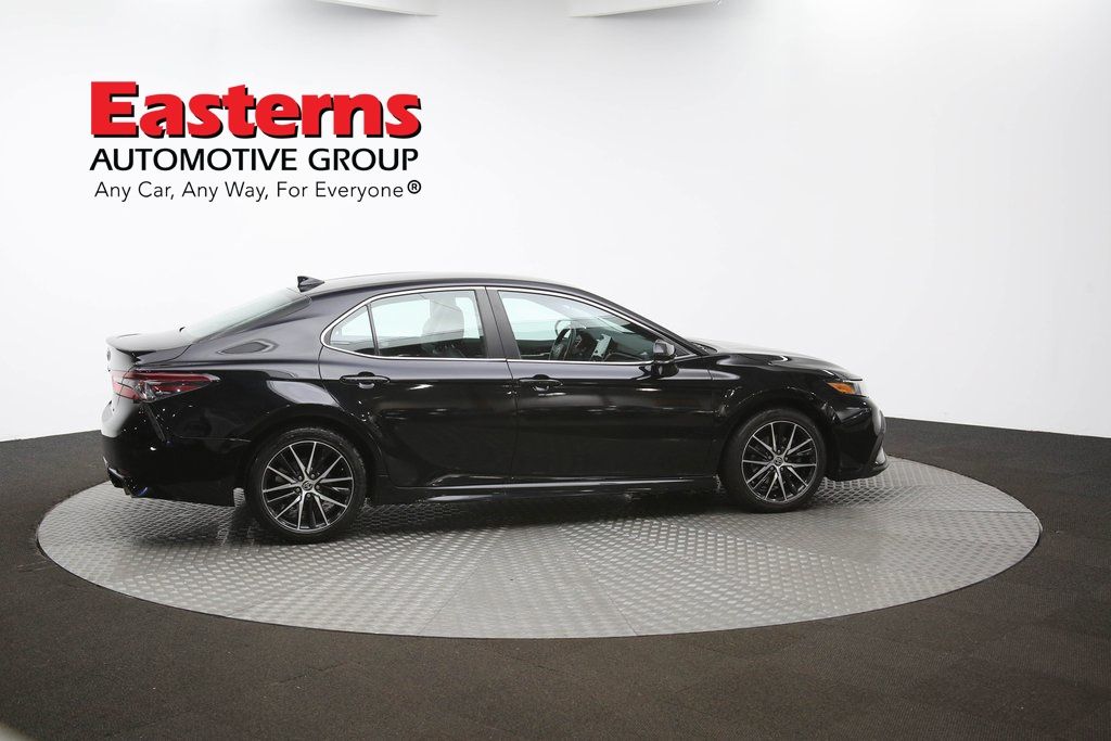 Vehicle image 21 of 61