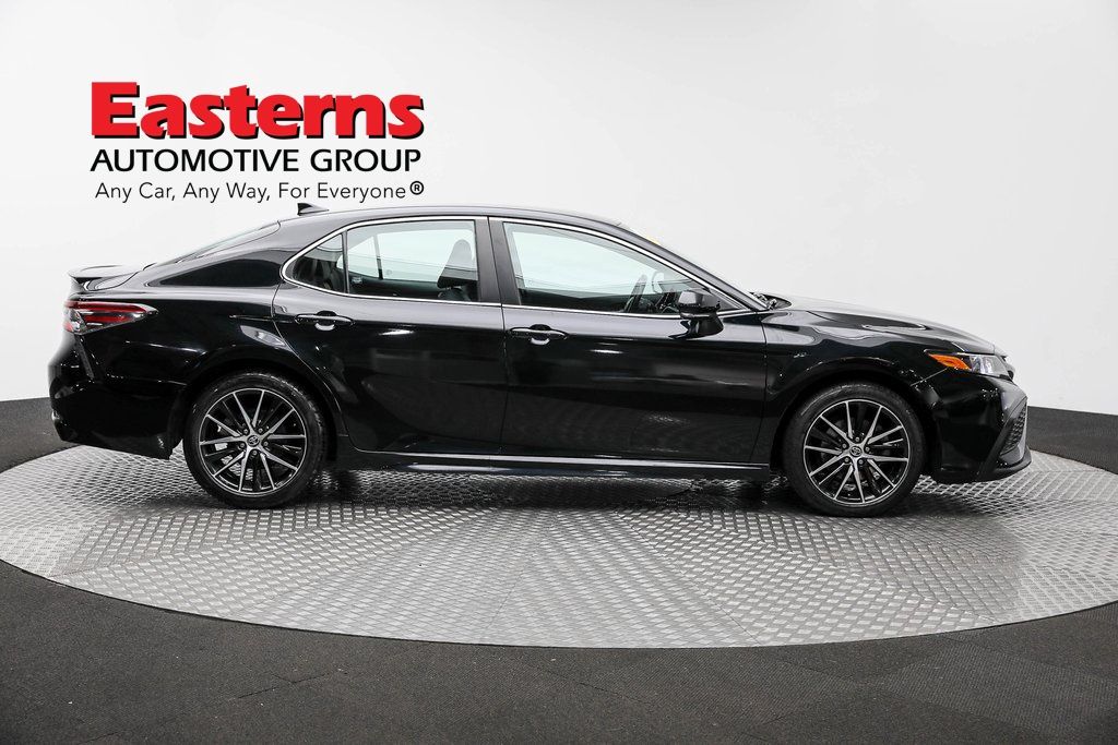Vehicle image 12 of 61