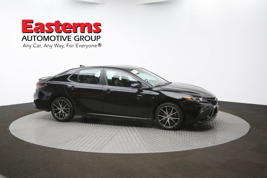 Vehicle image 6 of 61