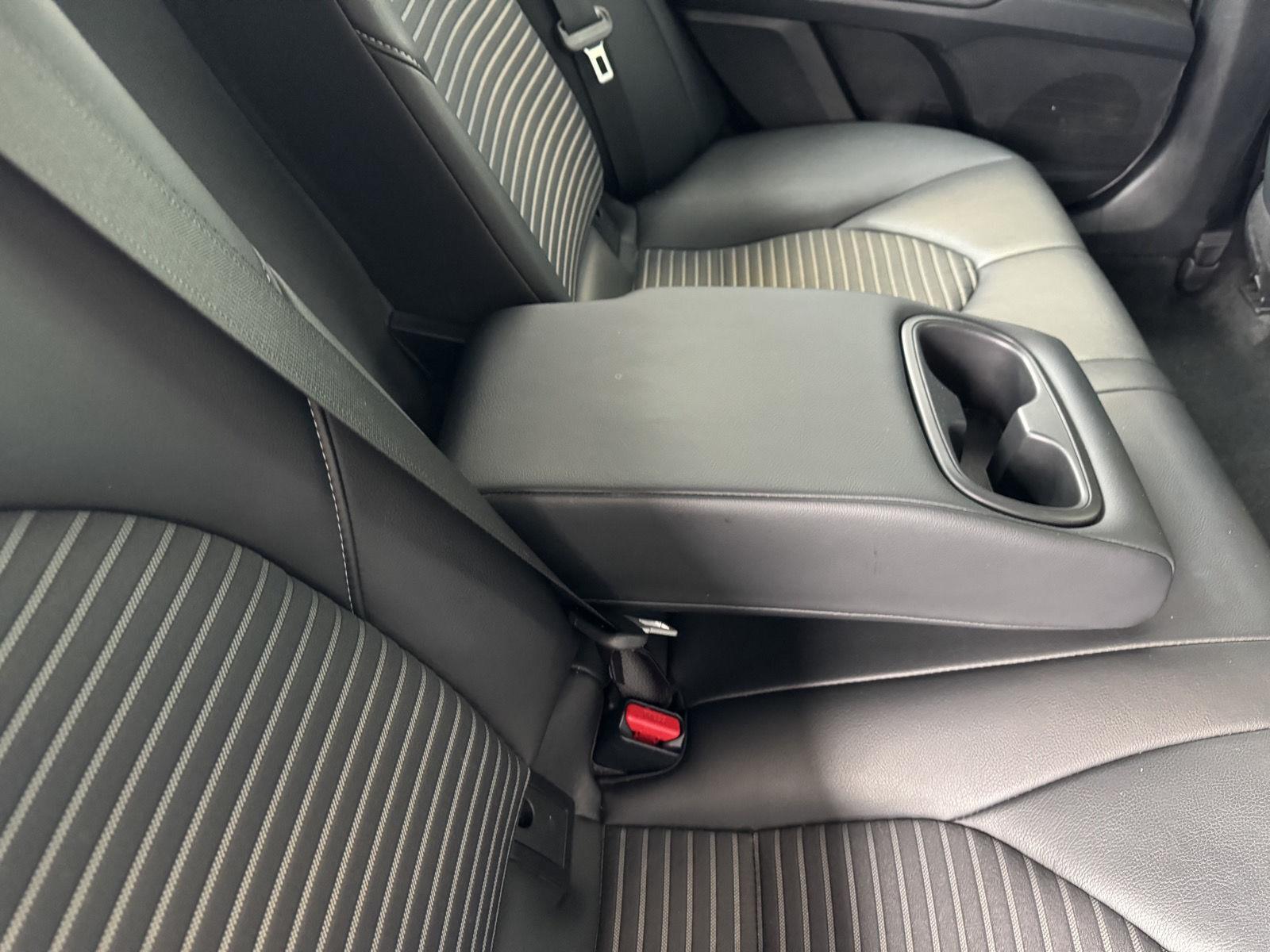 Vehicle image 20 of 32