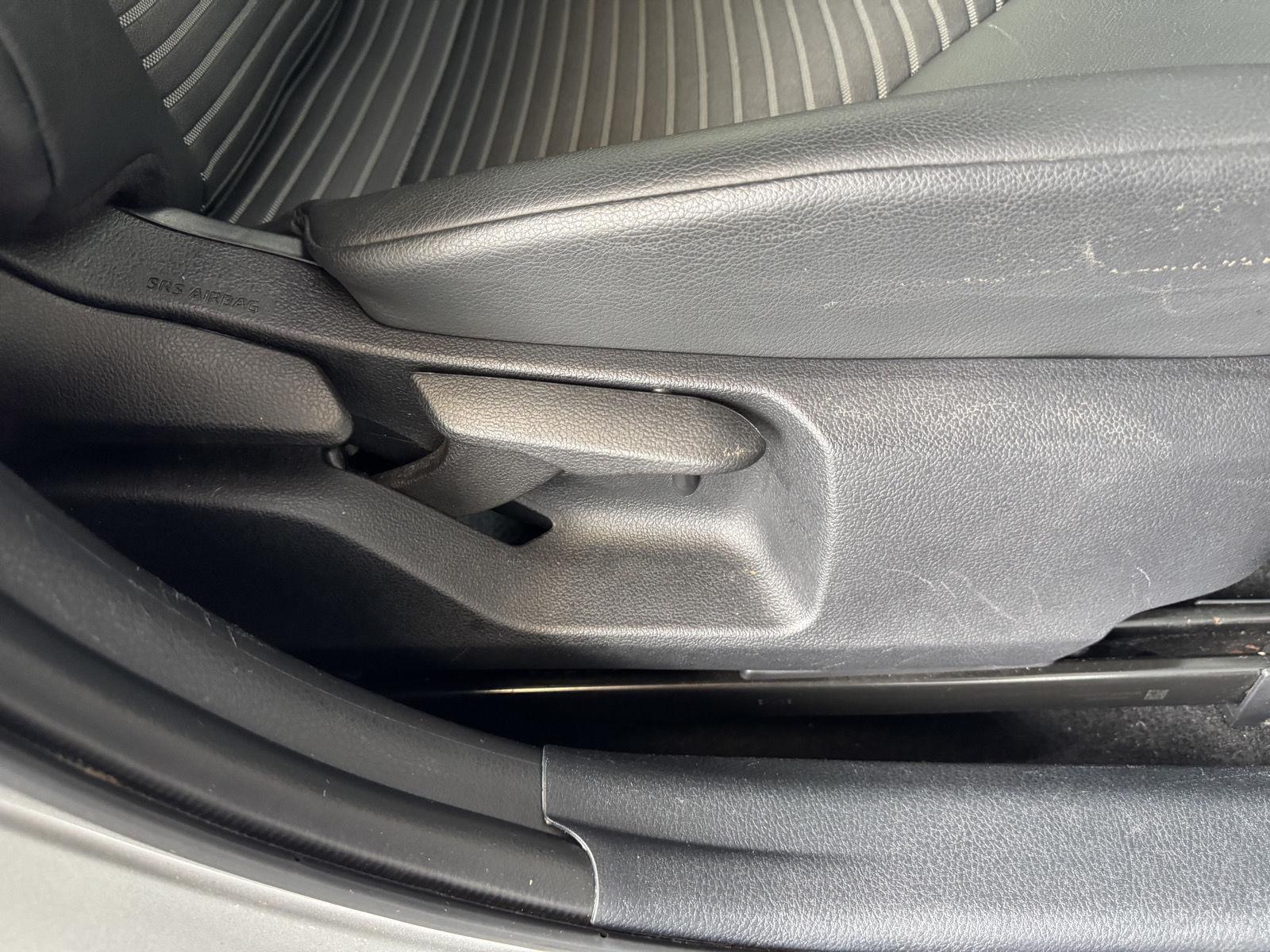 Vehicle image 15 of 32