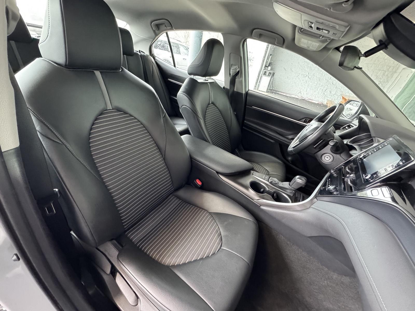 Vehicle image 17 of 32