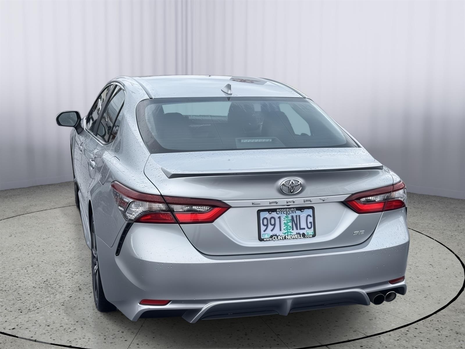 Vehicle image 7 of 32