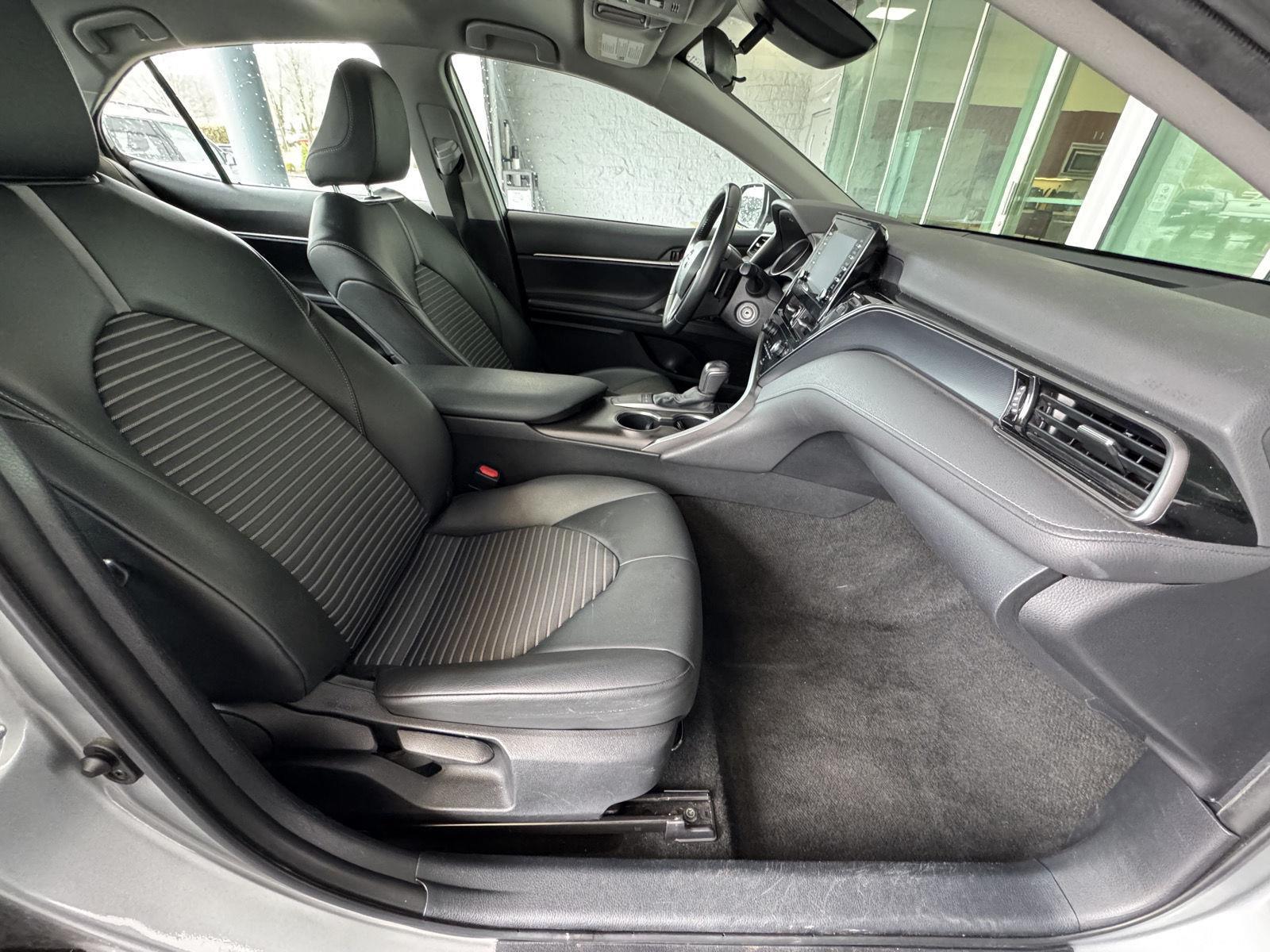 Vehicle image 14 of 32
