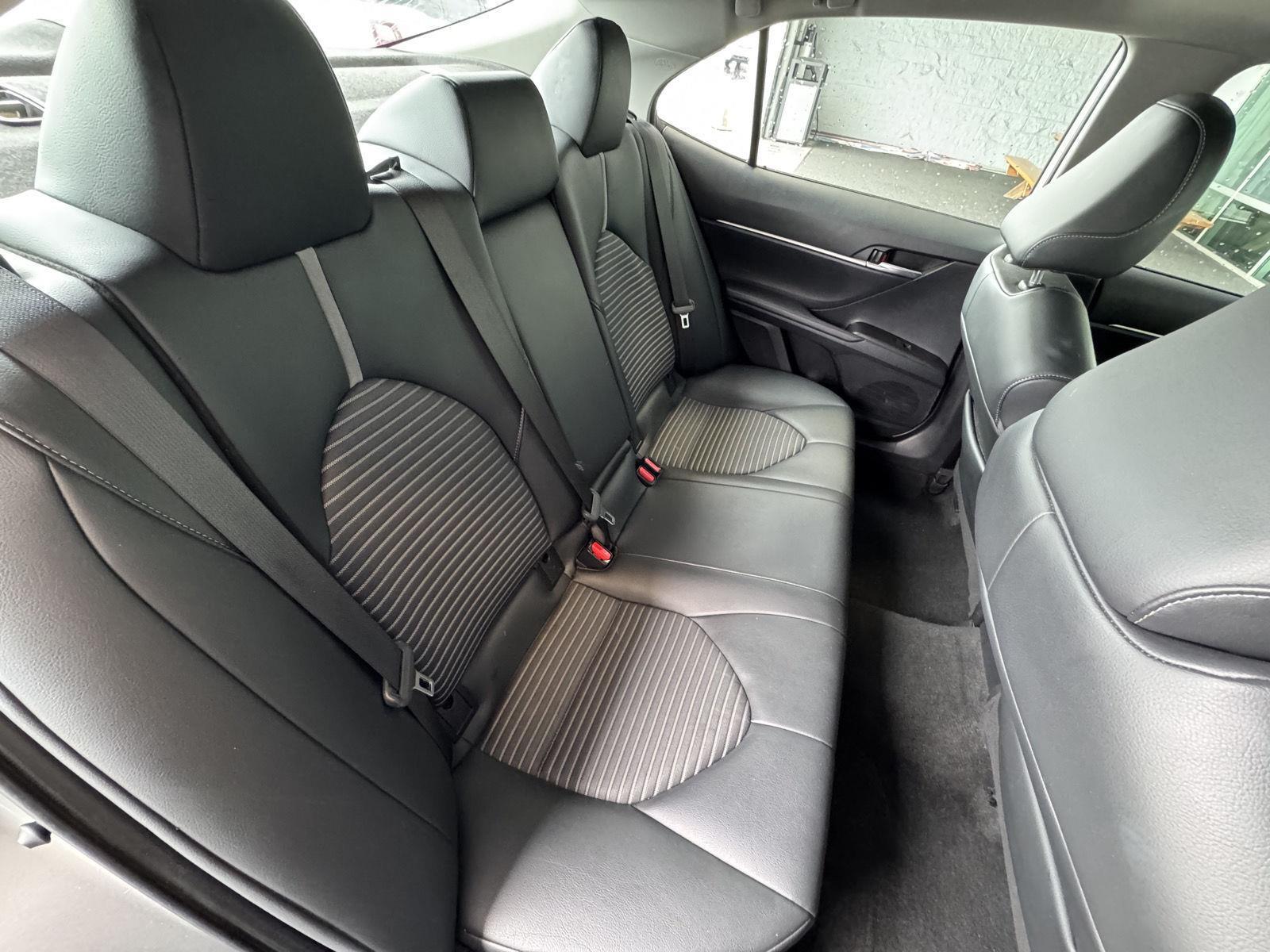 Vehicle image 22 of 32