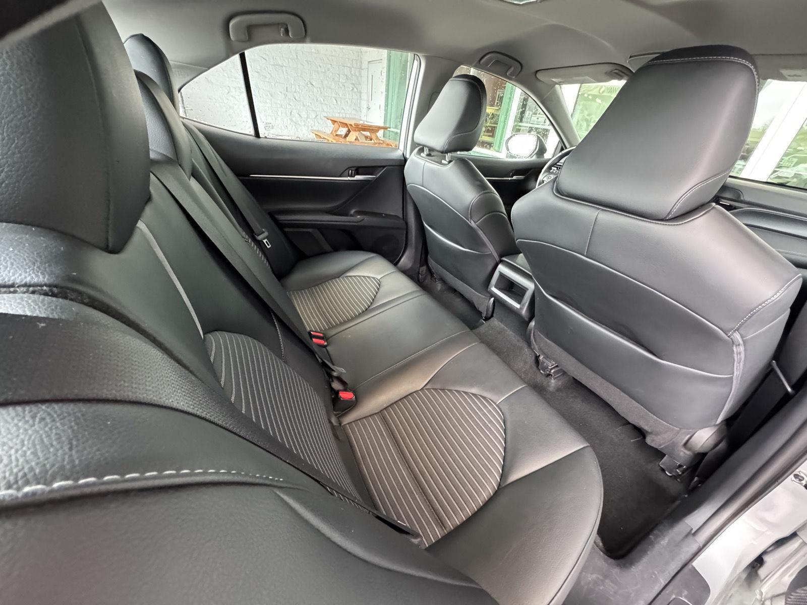 Vehicle image 21 of 32