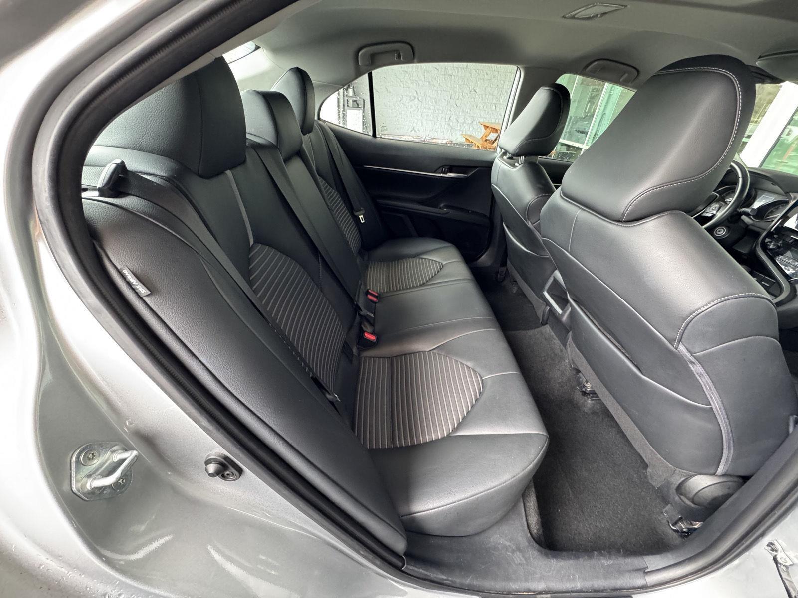 Vehicle image 19 of 32