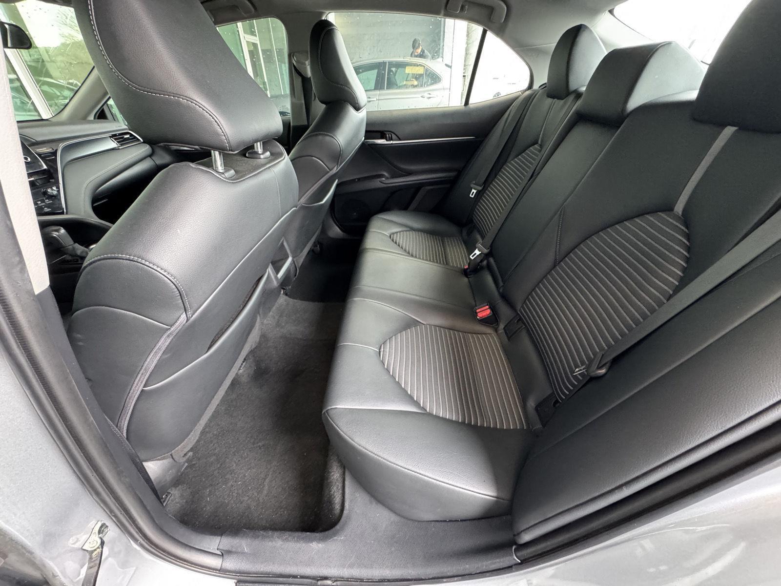 Vehicle image 24 of 32