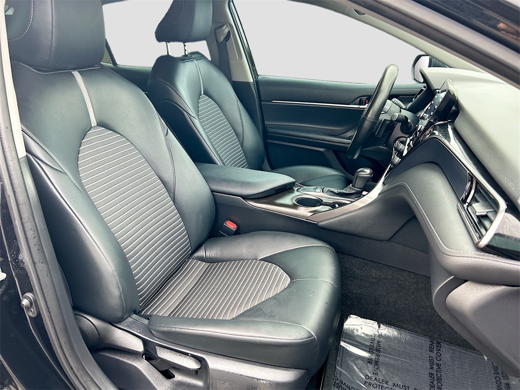 Vehicle image 23 of 33
