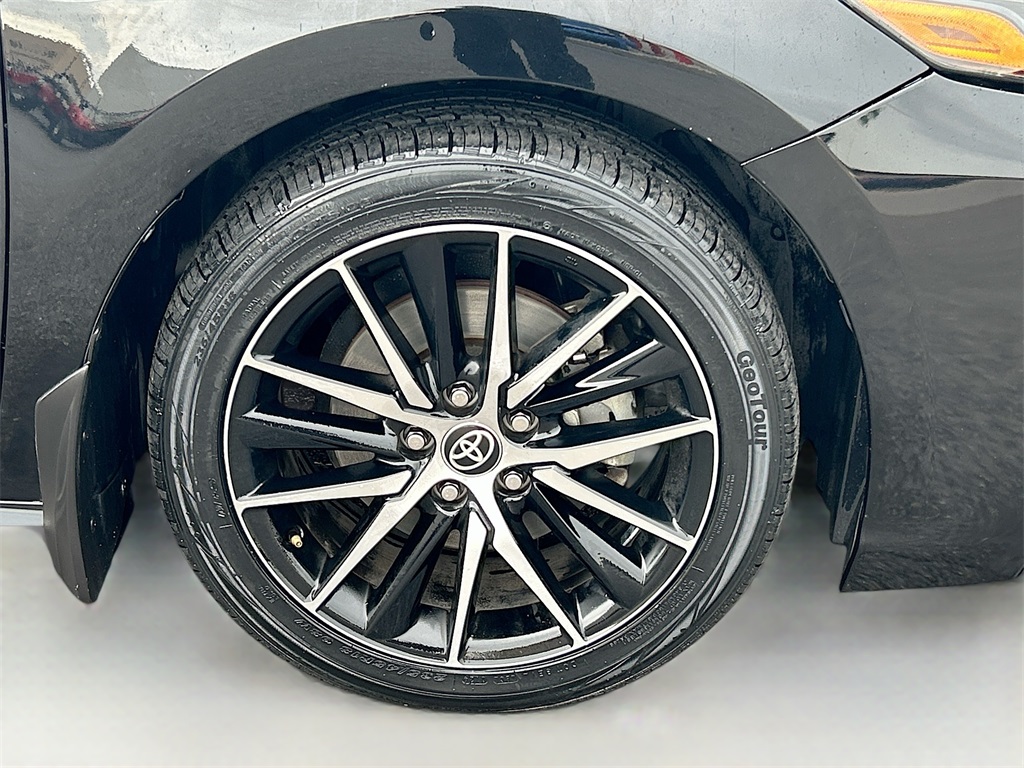 Vehicle image 26 of 33