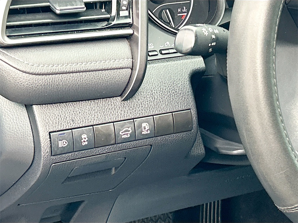 Vehicle image 8 of 33