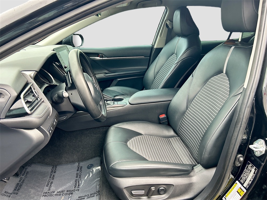 Vehicle image 17 of 33