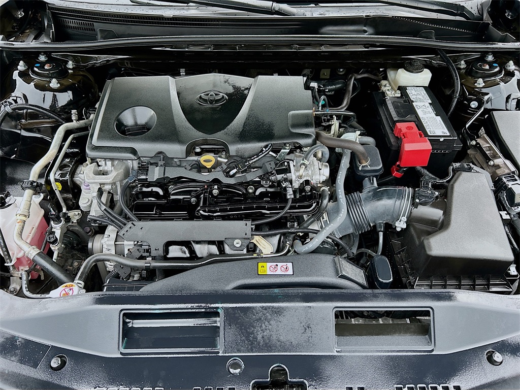 Vehicle image 25 of 33