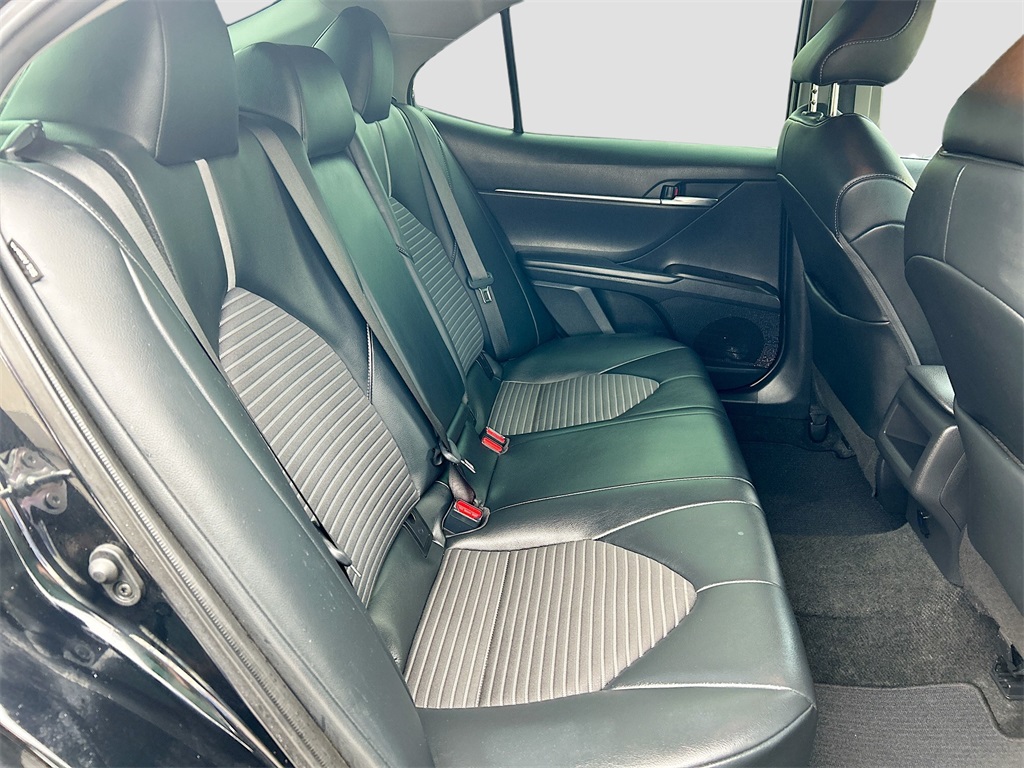 Vehicle image 22 of 33