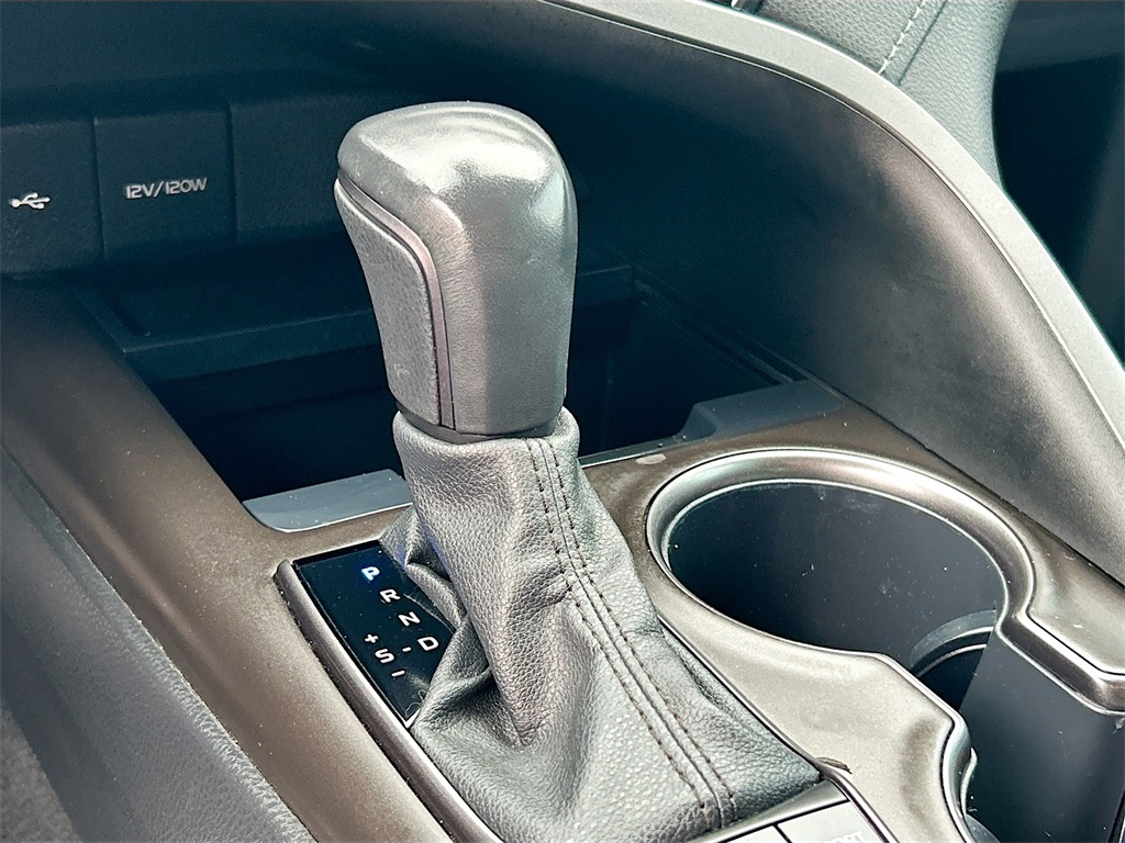 Vehicle image 14 of 33