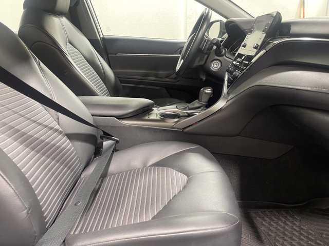 Vehicle image 25 of 30