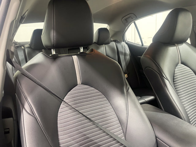 Vehicle image 26 of 30