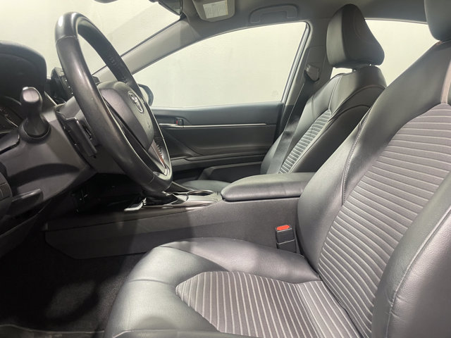 Vehicle image 23 of 30
