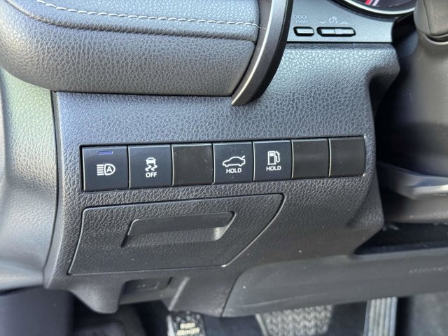 Vehicle image 12 of 27