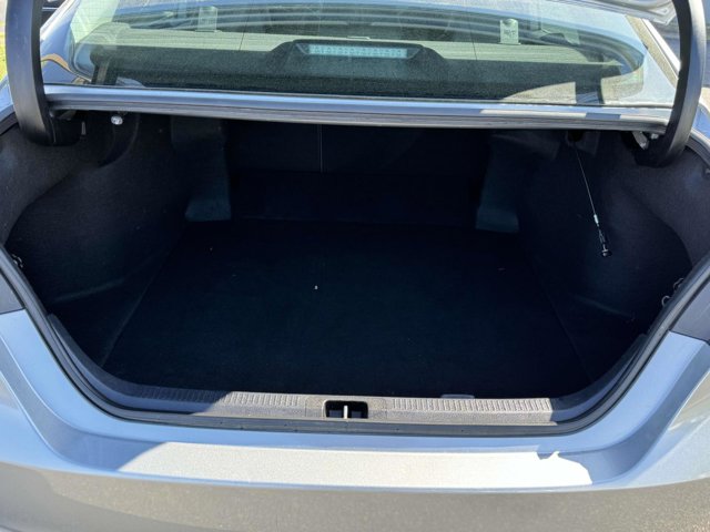 Vehicle image 20 of 27