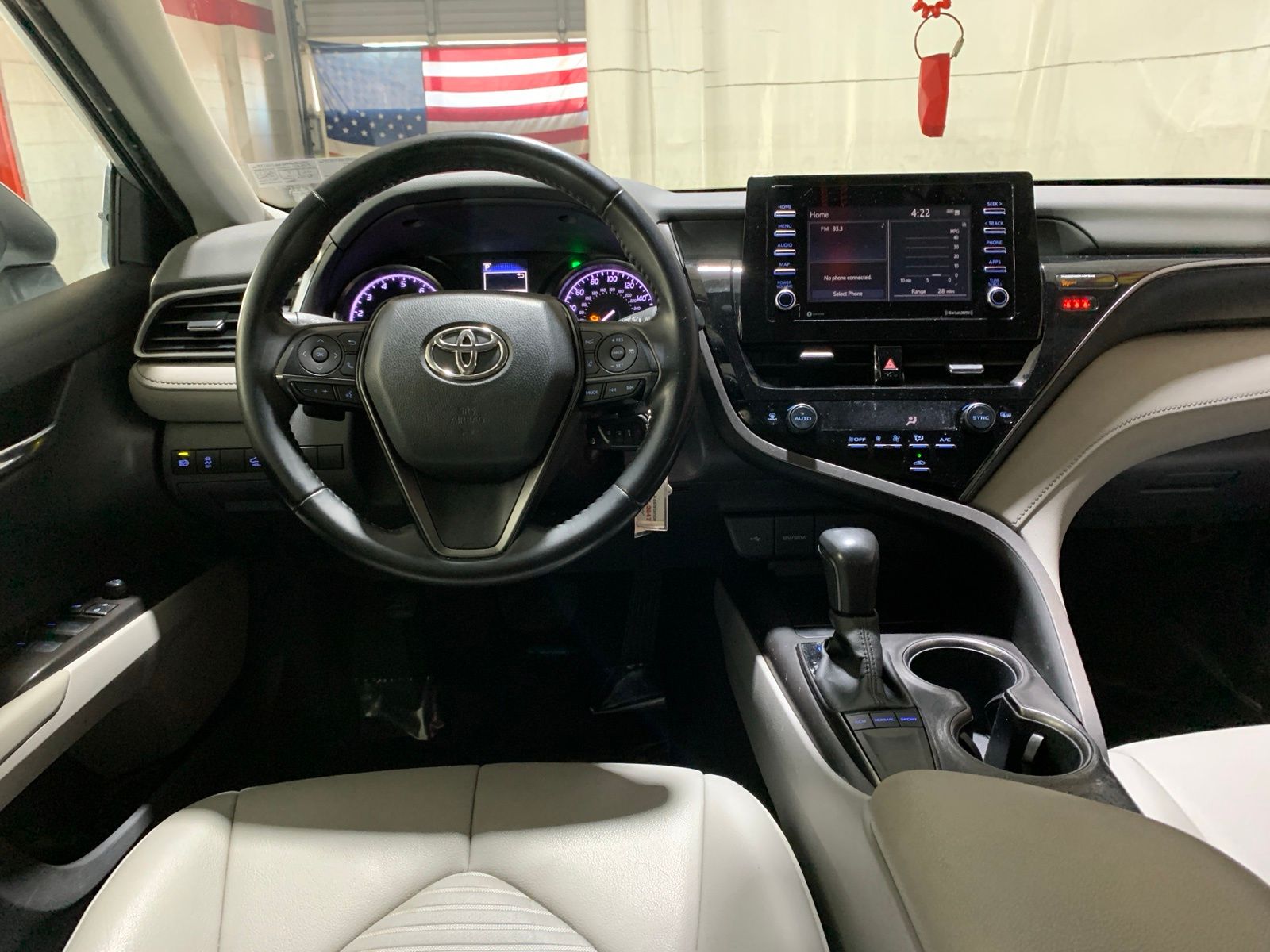 Vehicle image 17 of 26