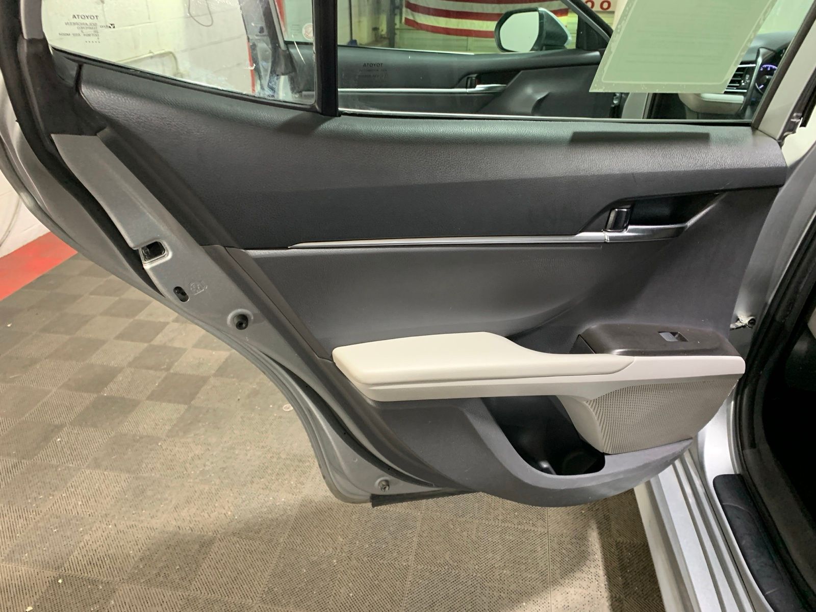 Vehicle image 11 of 26
