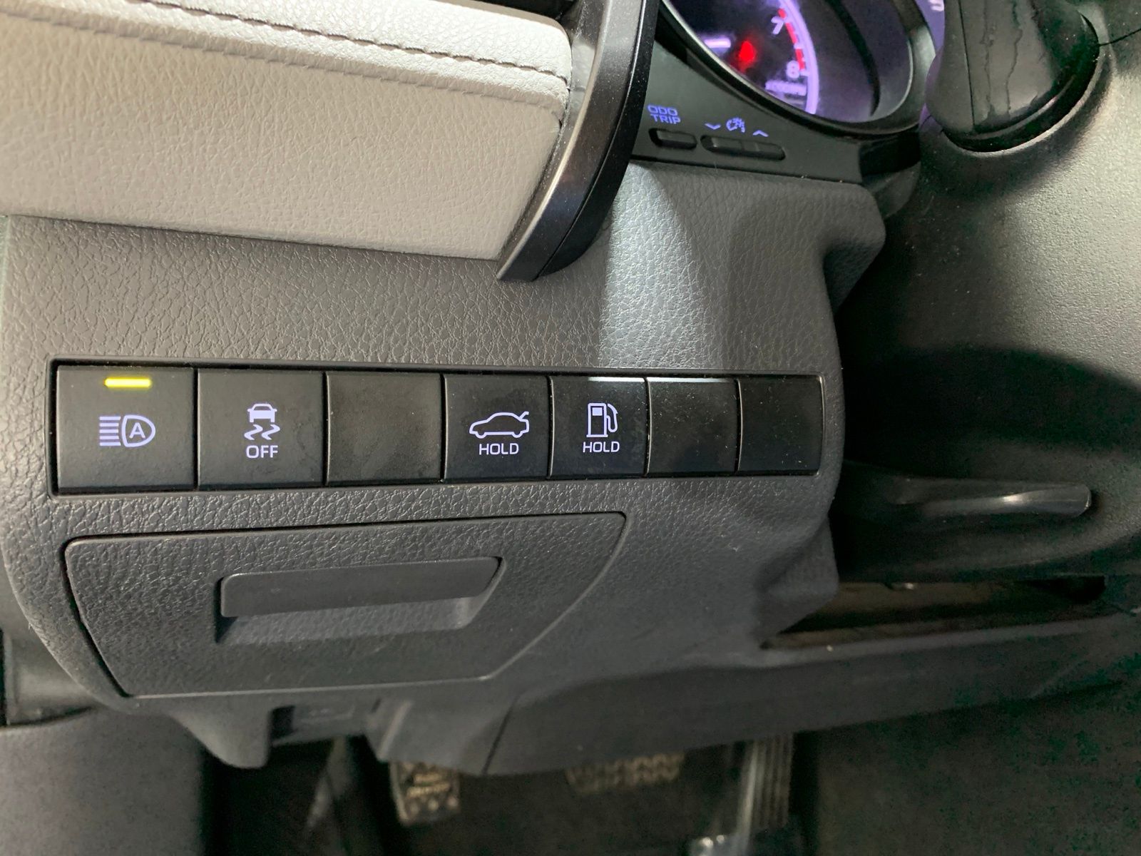 Vehicle image 19 of 26