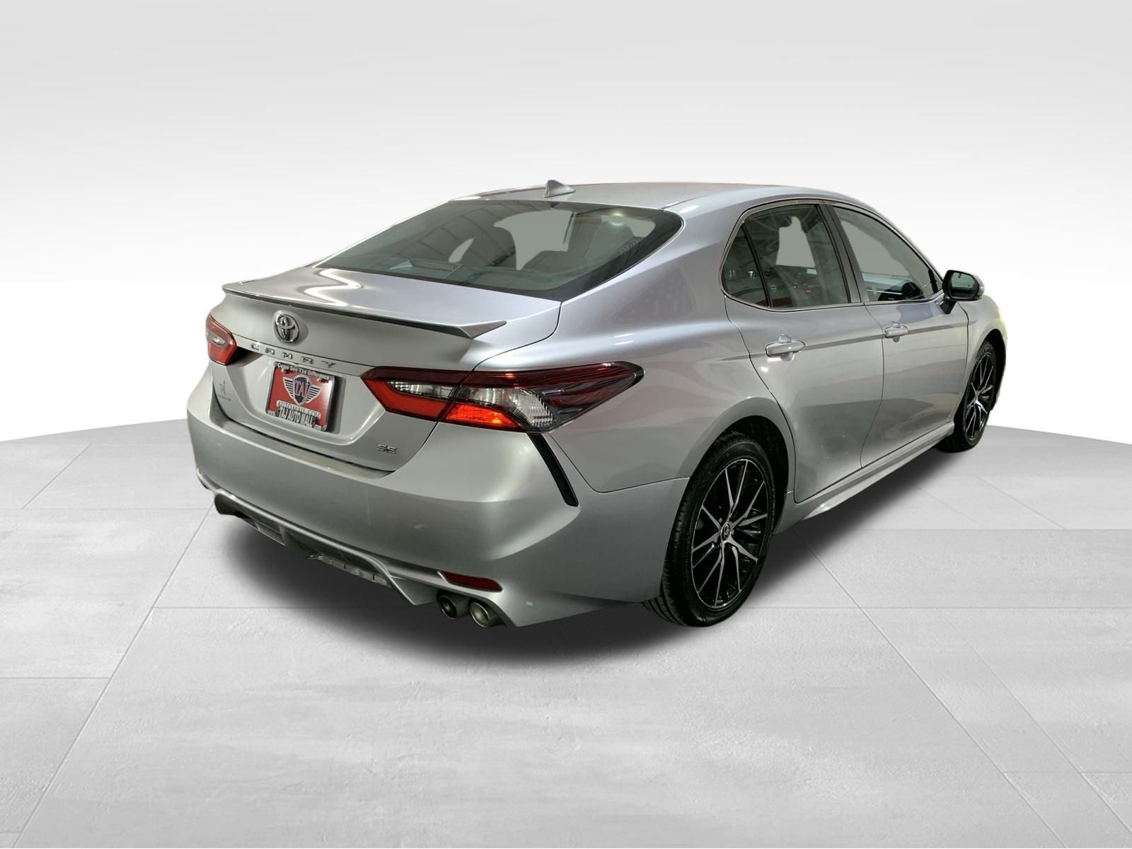 Vehicle image 4 of 26