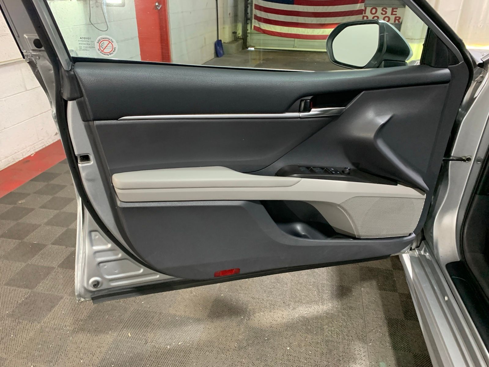 Vehicle image 9 of 26