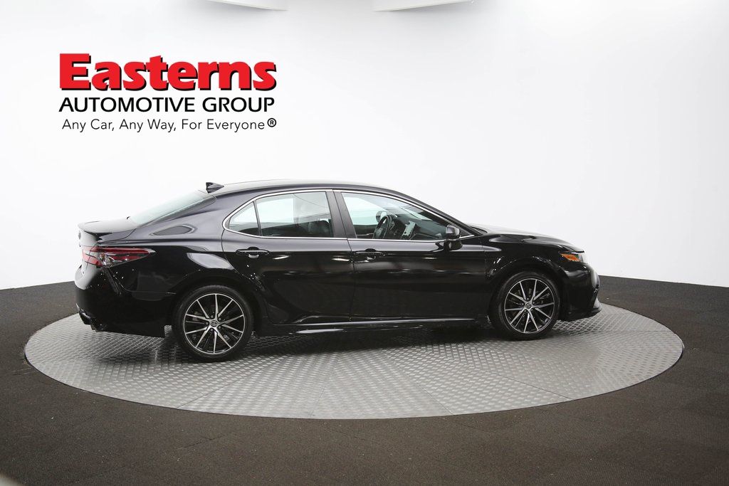 Vehicle image 21 of 61