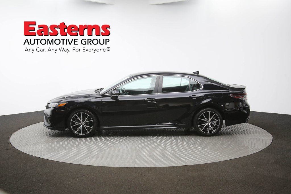 Vehicle image 2 of 61