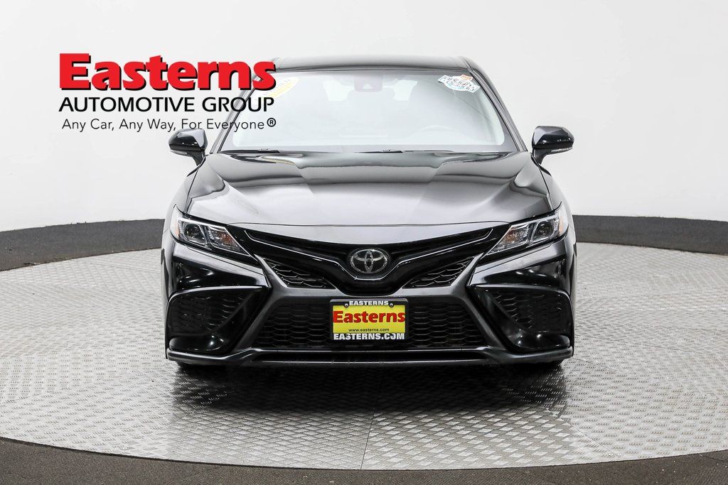Vehicle image 10 of 61