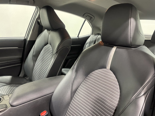 Vehicle image 19 of 25