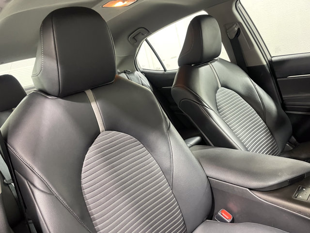 Vehicle image 21 of 25