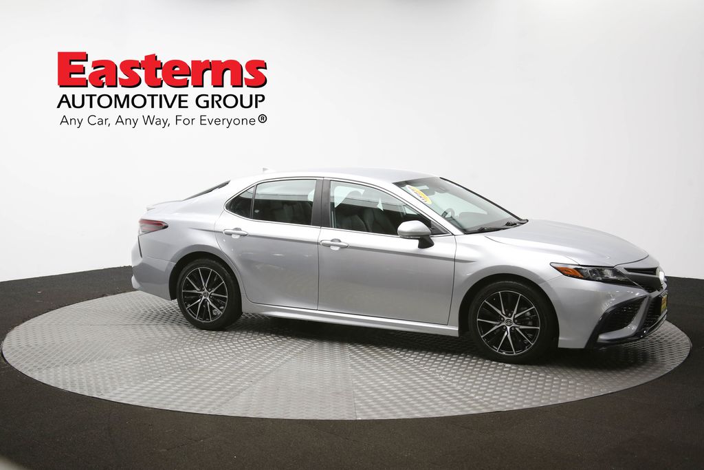 Vehicle image 11 of 61