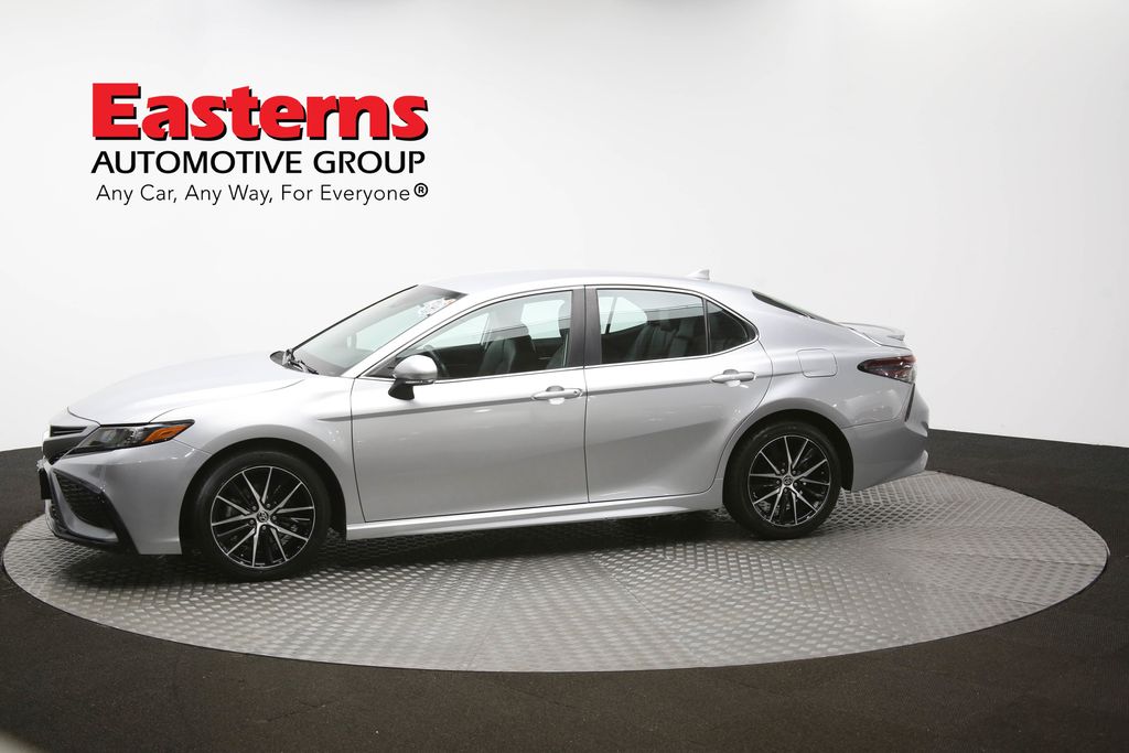 Vehicle image 4 of 61