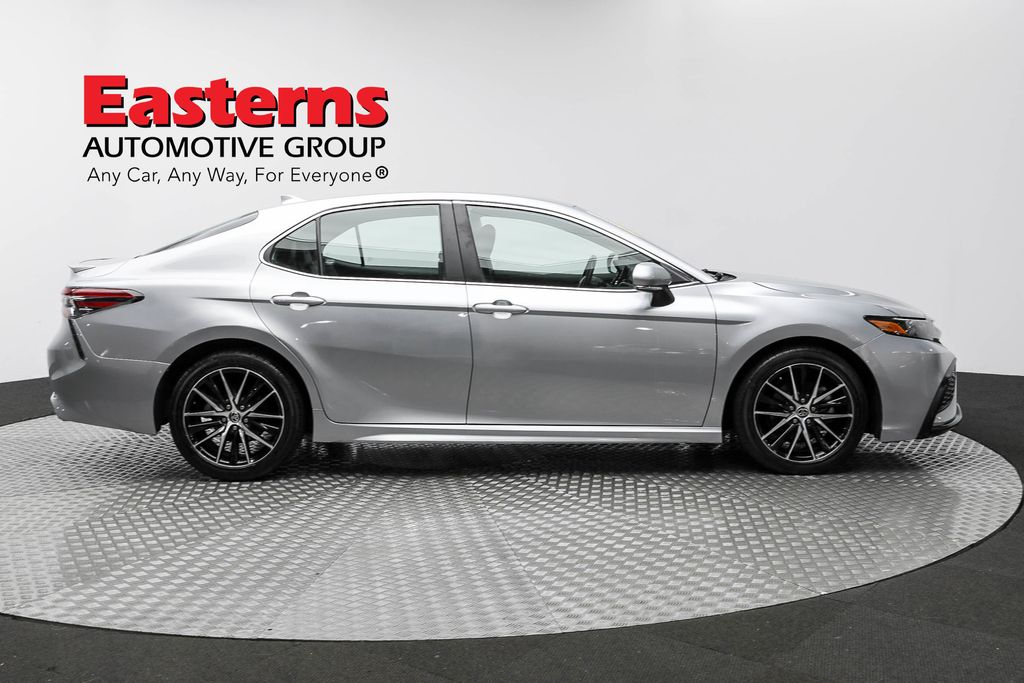 Vehicle image 17 of 61