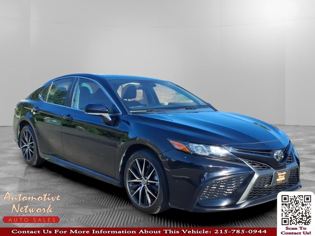 2022 Toyota Camry SE Image 3 of 28