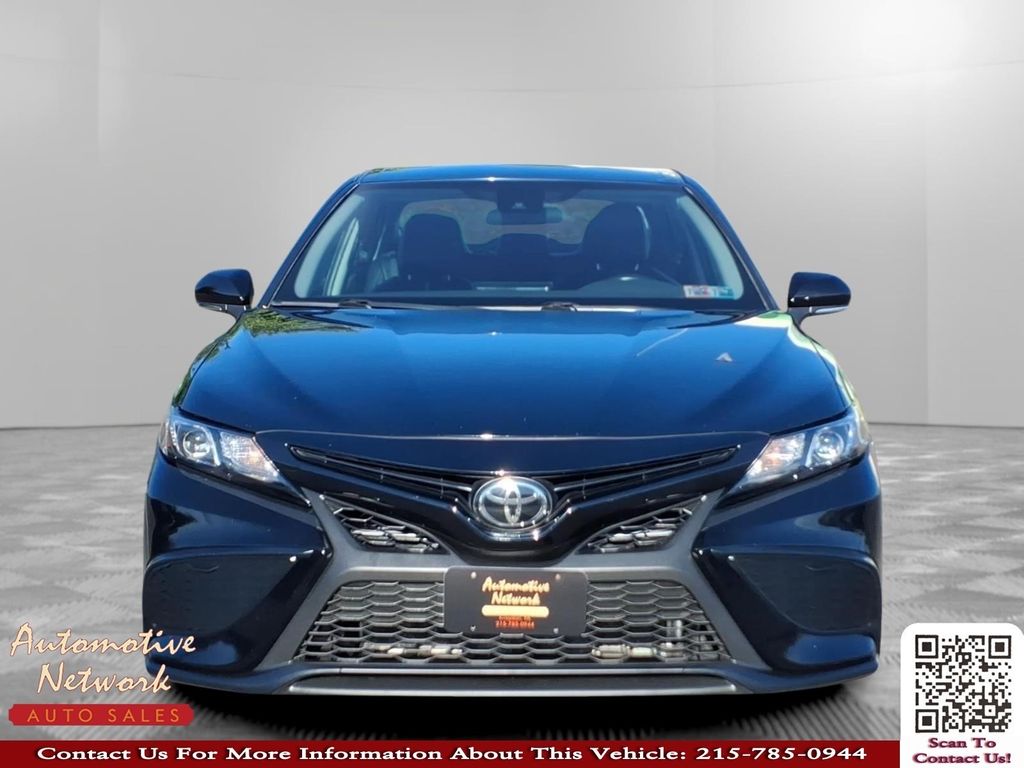 2022 Toyota Camry SE Image 2 of 28