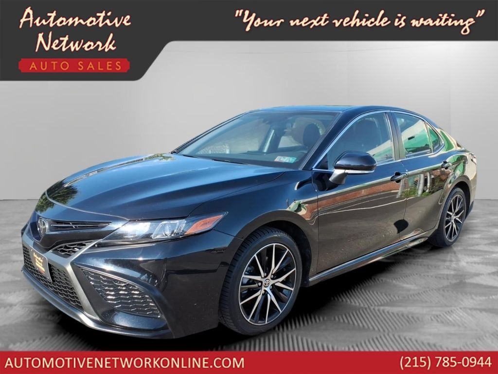 2022 Toyota Camry SE Image 1 of 28