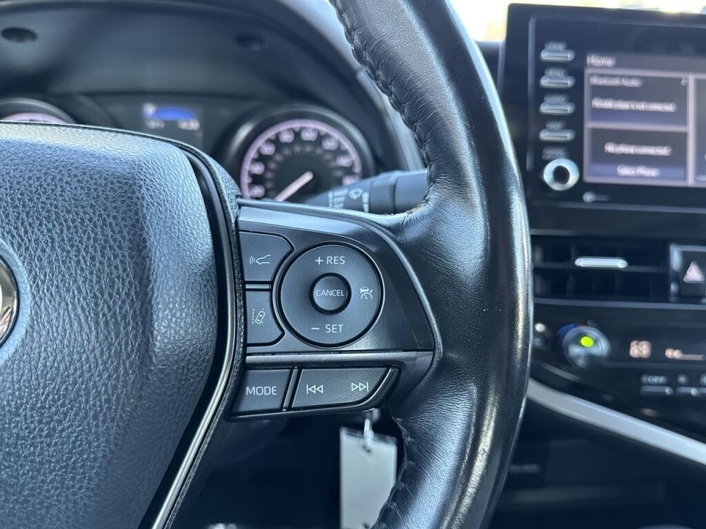 Vehicle image 21 of 33