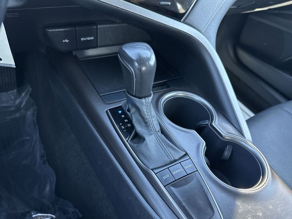 Vehicle image 23 of 33