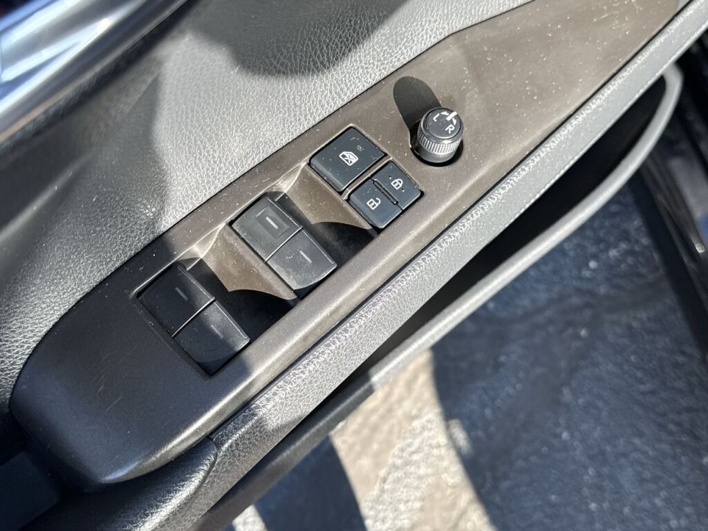 Vehicle image 14 of 33