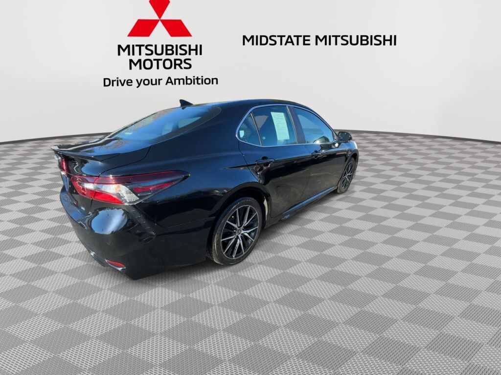 Vehicle image 8 of 33