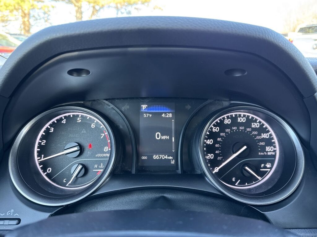 Vehicle image 24 of 33