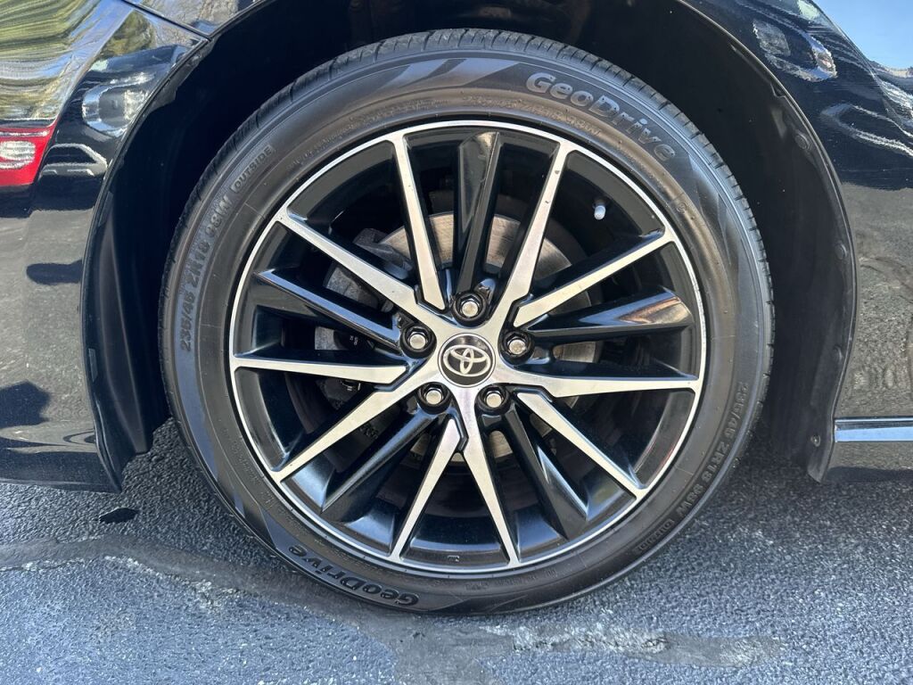 Vehicle image 30 of 33