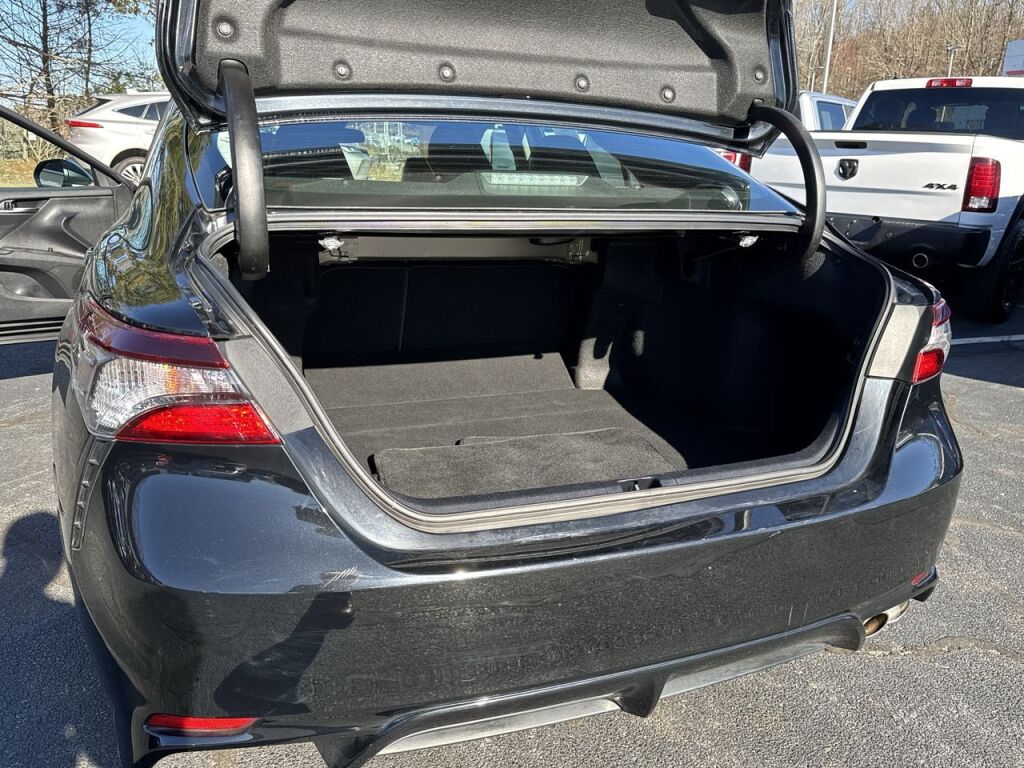 Vehicle image 31 of 33